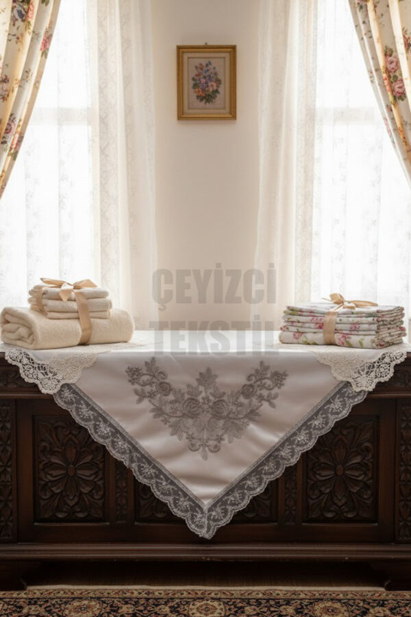 Fransız Güpürlü Işlemeli, Çeyizlik Saten Lüks Bohça, Nişan Bohçası